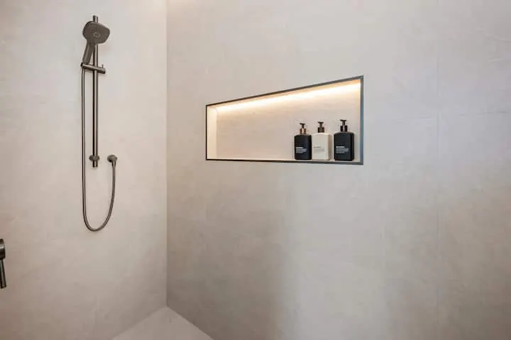 Illuminated shower niche, Pool Courtyard