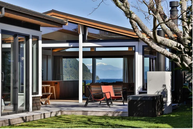Courtyard, Lake House