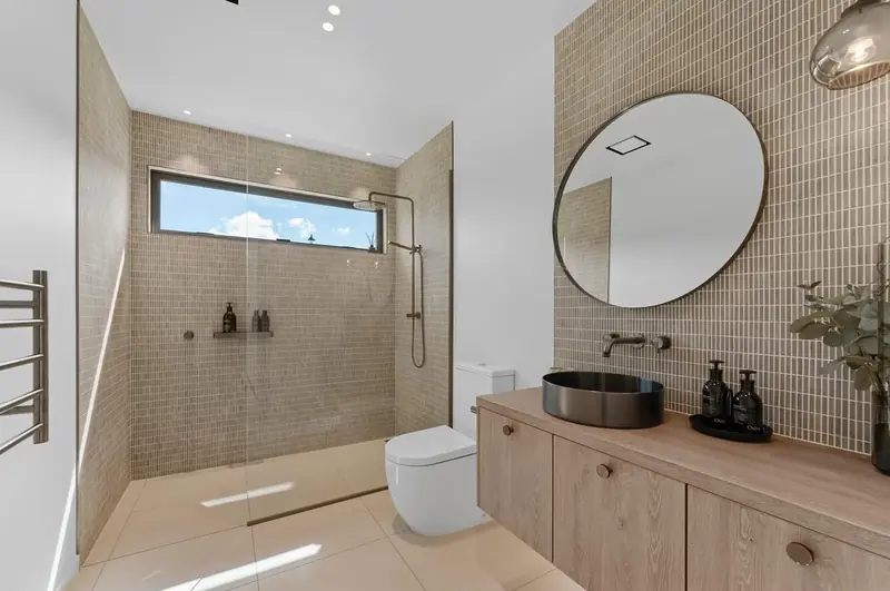 Ensuite, Black Gable House