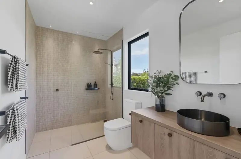 Bathroom, Black Gable House