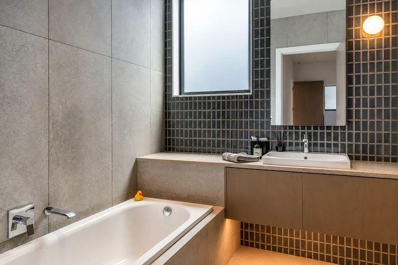 Bathroom, Twin Pavilions