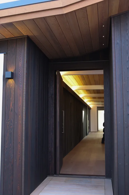 Entry, Lake House